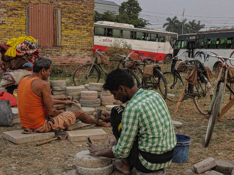 ‘मिक्सचर छ भनेर किन्न मान्दैनन्, पहिले जस्तो जाँतो र सिलौटो बिक्दैन’
